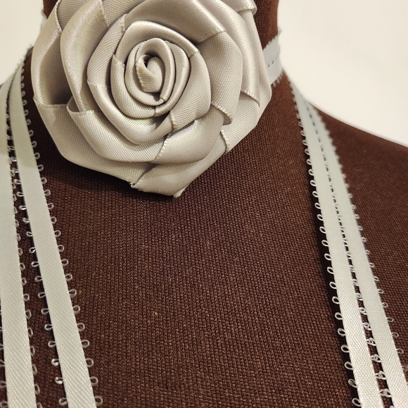 Hand Crafted Floral Choker Necklace Grey Wrap Choker Necklace Ribbon Tie - Picture 6 of 7